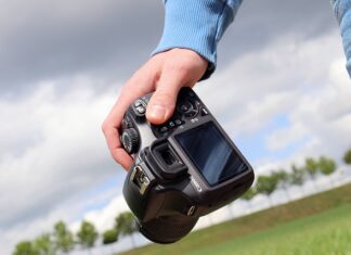 Dlaczego strzela w kominku?