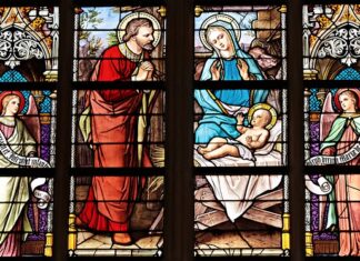 Czy przy kominku powinna być kratka wentylacyjna?