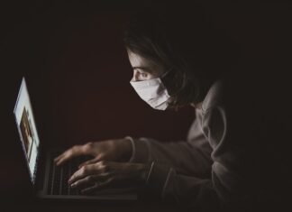 Jaka powinna być odległość kominka od ściany?